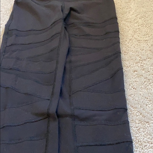 Lululemon mesh leggings - Picture 2 of 3